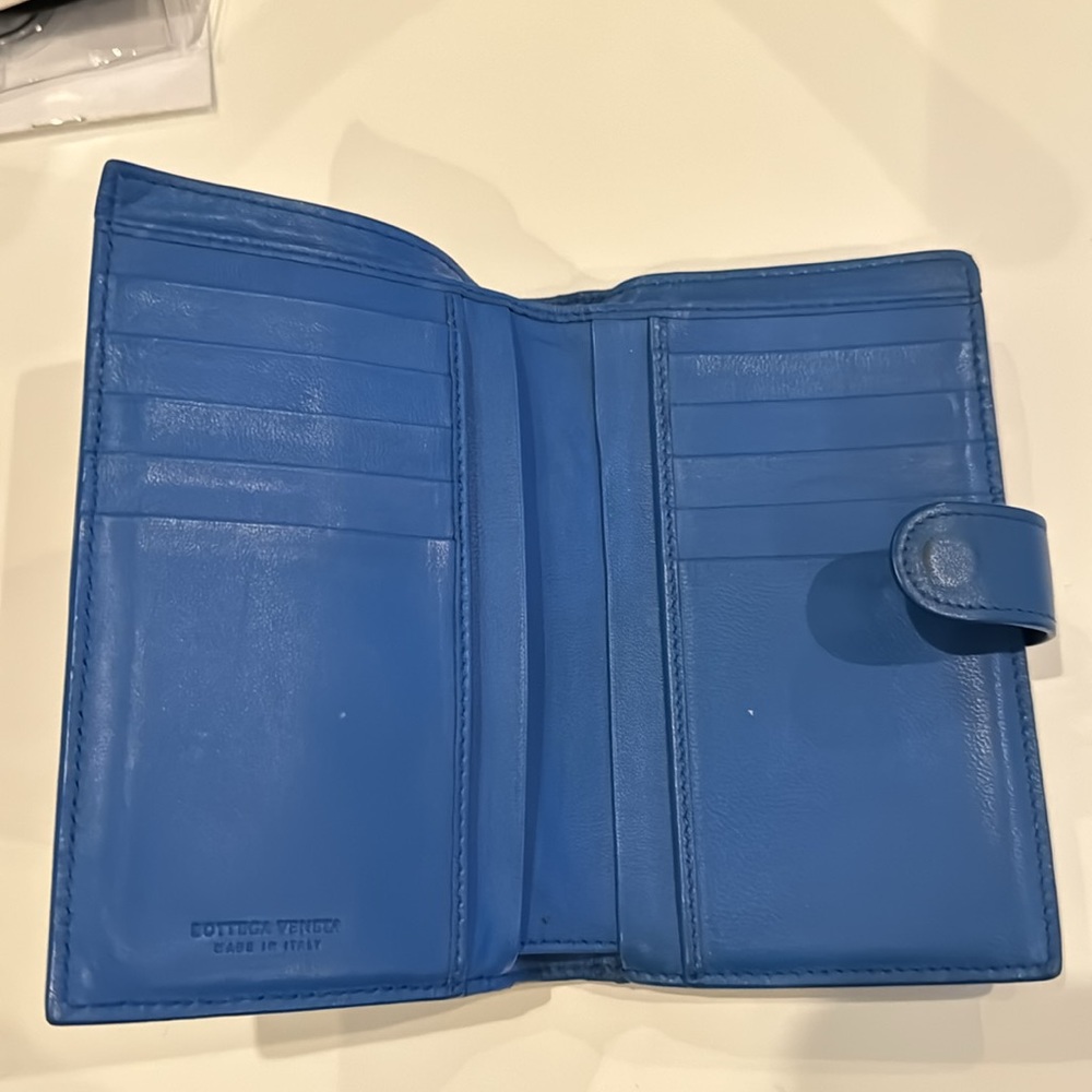 Bottega Veneta Blue Intrecciato Leather Wallet - Picture 2 of 9